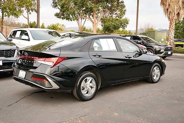 Used 2024 Hyundai Elantra SE image 7