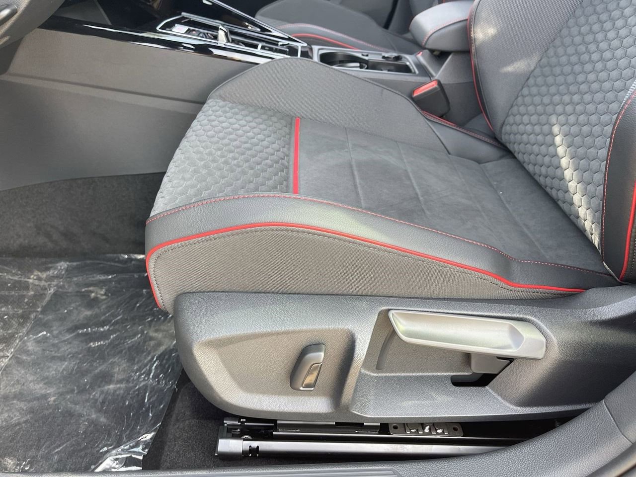 New 2026 Volkswagen GTI SE image 16