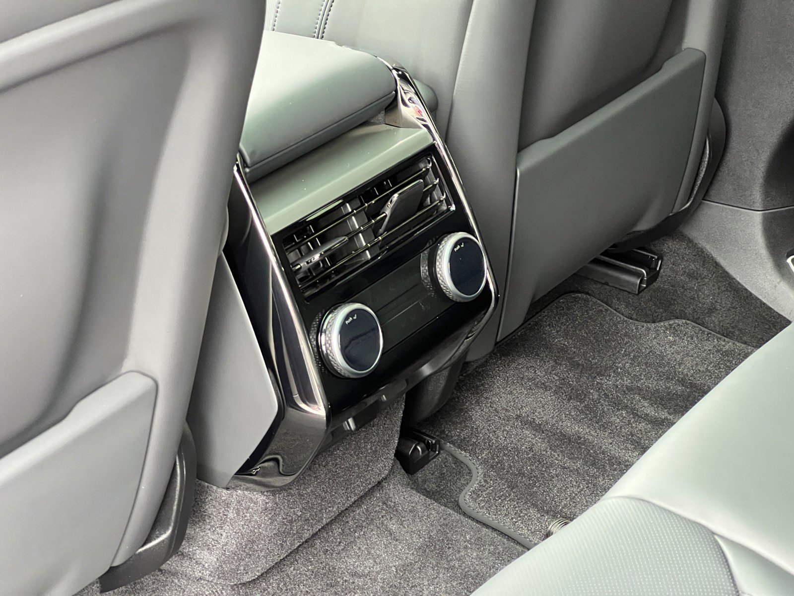 New 2025 Land Rover Range Rover Sport Dynamic SE image 15