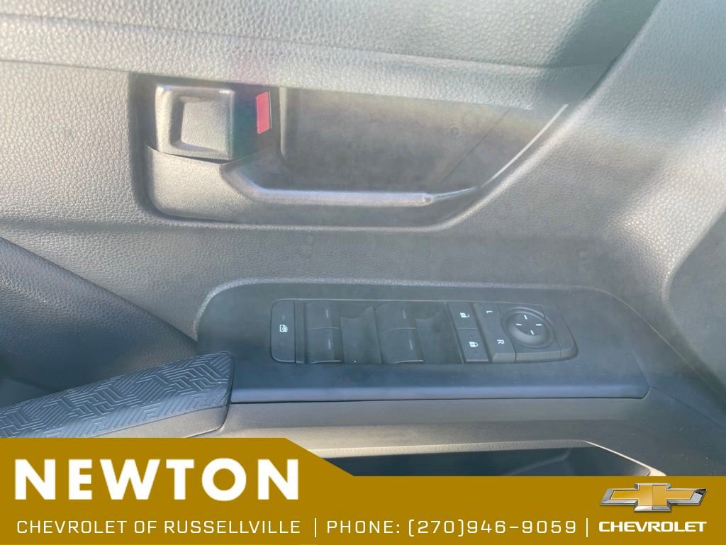 Used 2025 Toyota Tacoma SR5 AWD/4WD image 9