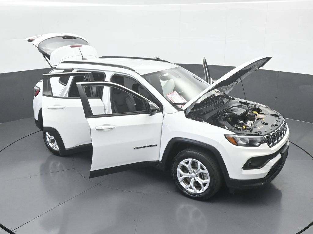 Used 2024 Jeep Compass Latitude AWD/4WD image 65