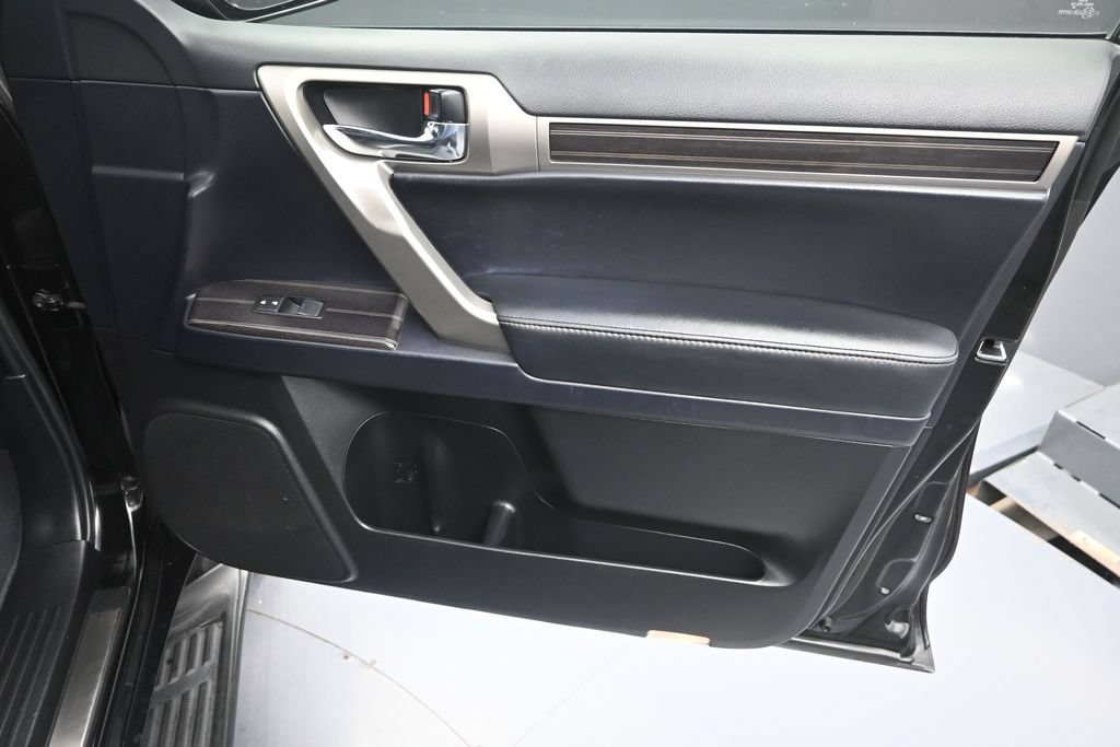 Used 2021 Lexus GX 460 Premium w/ Premium Package AWD/4WD image 39