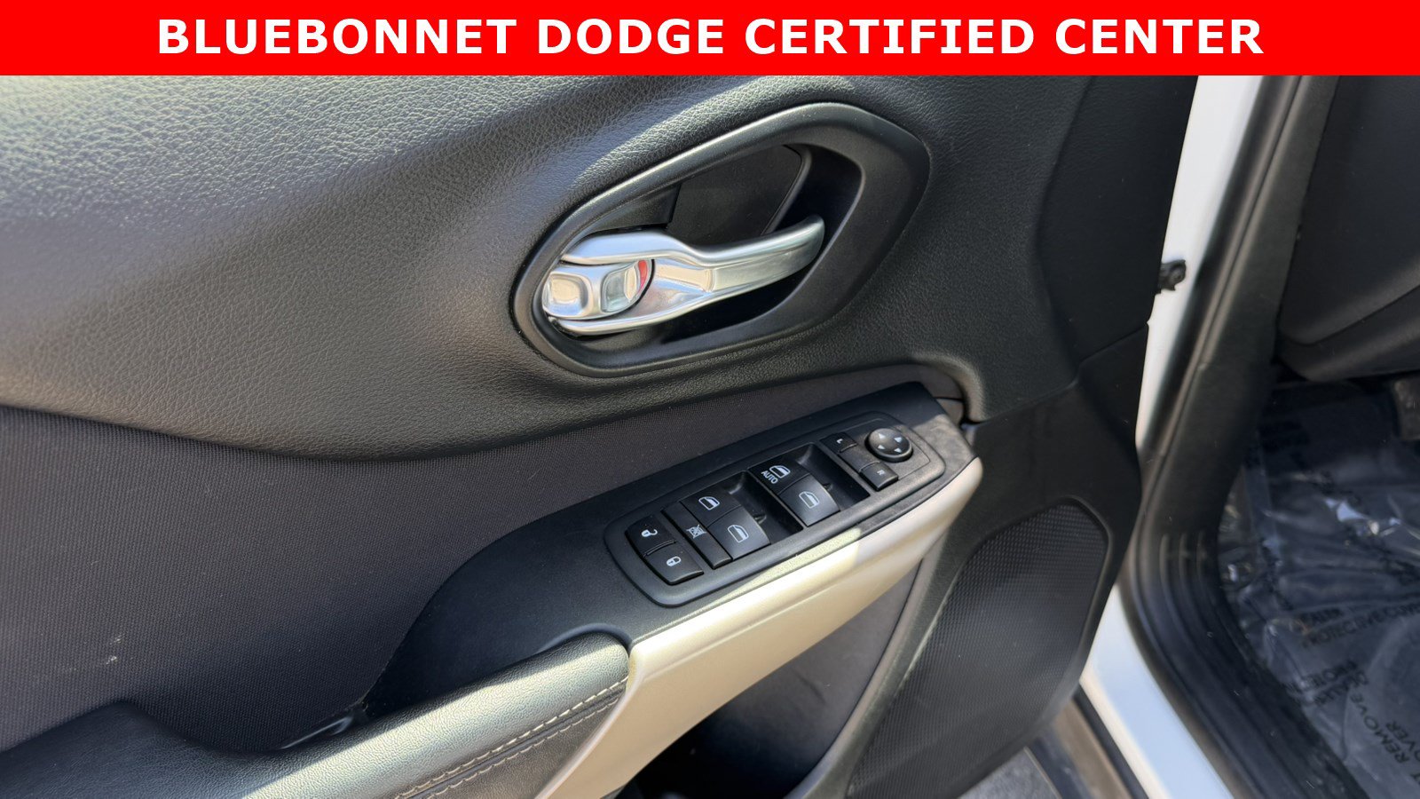 Used 2018 Jeep Cherokee Latitude FWD image 10