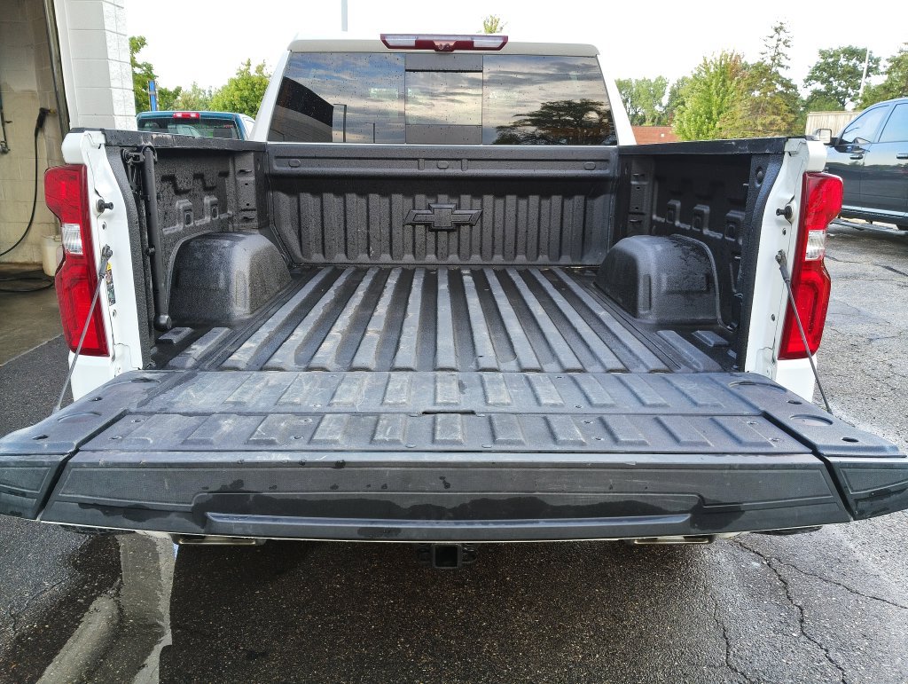 Used 2025 Chevrolet Silverado 1500 High Country AWD/4WD image 13