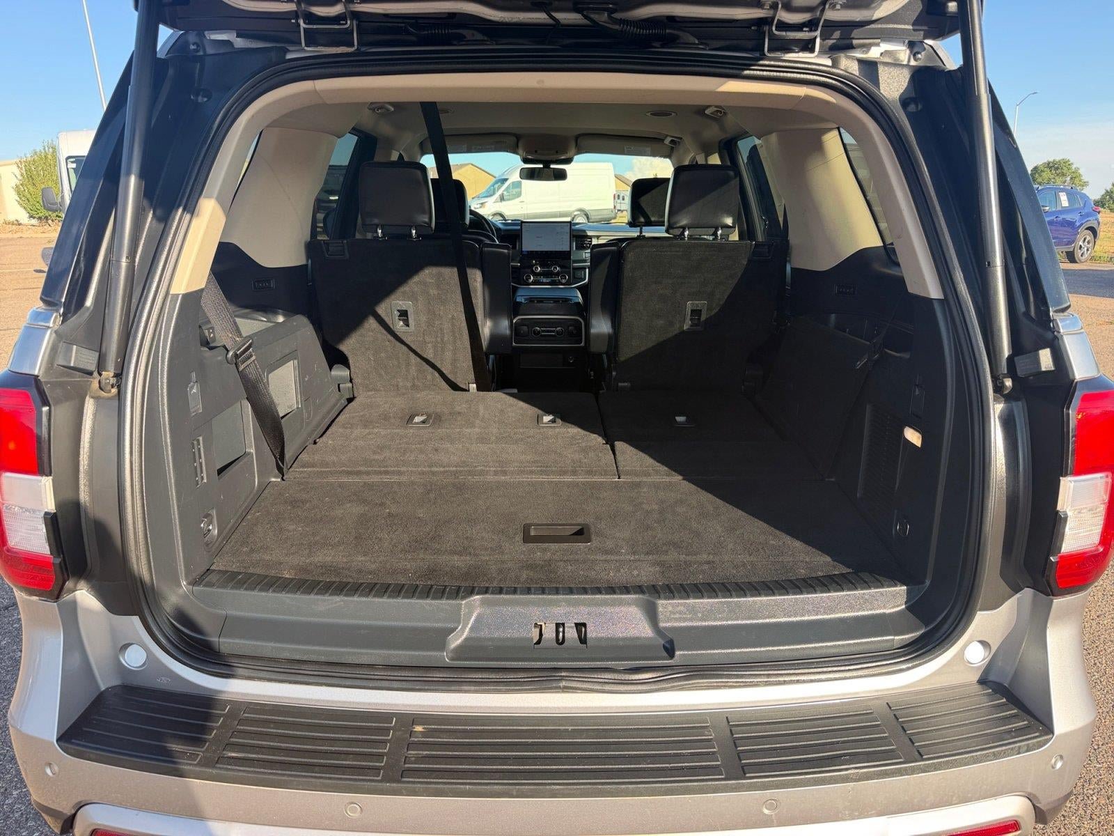 Used 2024 Ford Expedition XLT AWD/4WD image 18