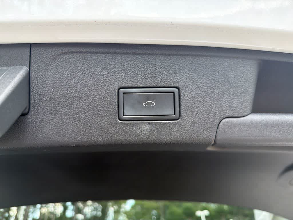 Used 2023 Volkswagen Atlas Cross Sport SEL AWD/4WD image 19