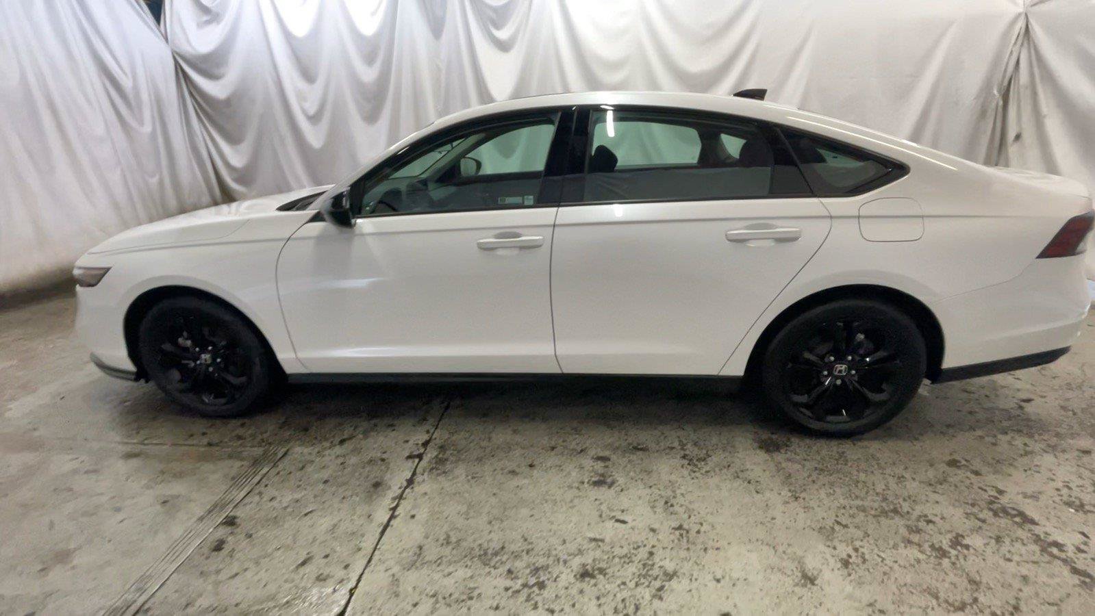 Used 2025 Honda Accord SE image 12