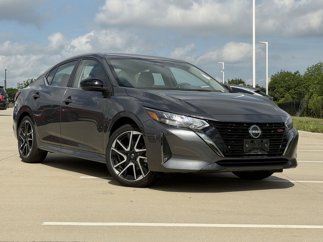 Used 2025 Nissan Sentra SR FWD image 2