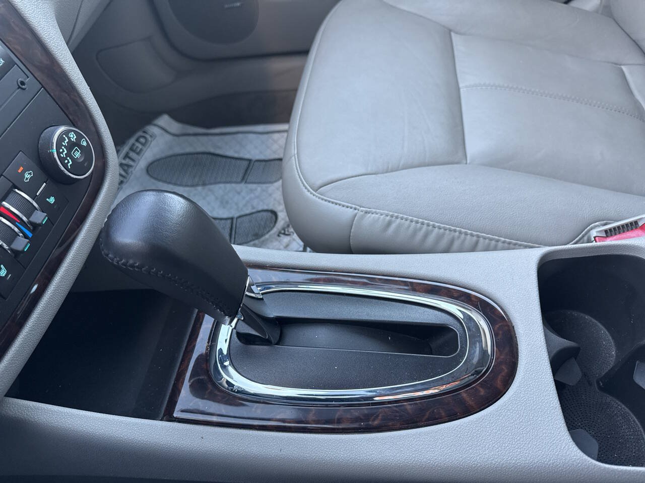 Used 2013 Chevrolet Impala LTZ FWD image 30
