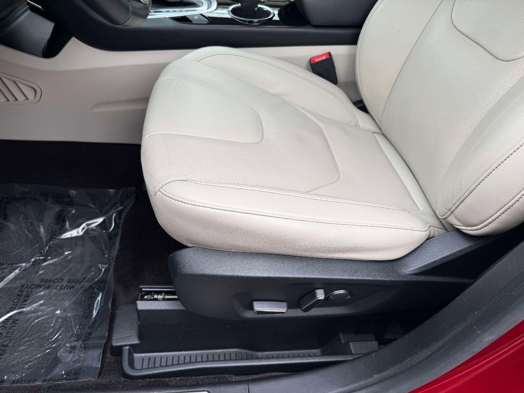 Used 2016 Ford Edge Titanium w/ Equipment Group 302A image 3