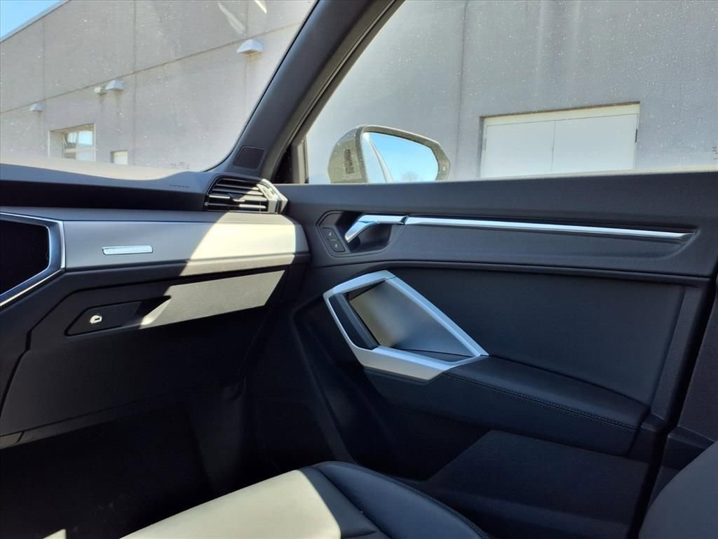 Used 2021 Audi Q3 2.0T Premium w/ Convenience Package AWD/4WD image 21
