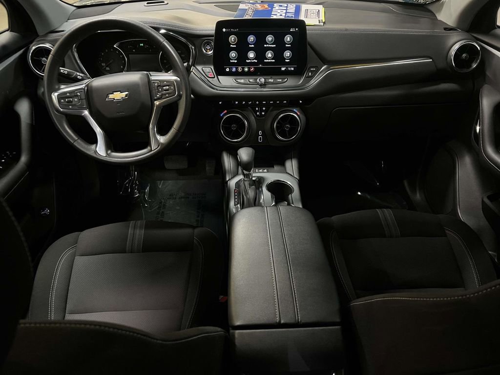 Used 2024 Chevrolet Blazer LT w/ Convenience Package FWD image 3