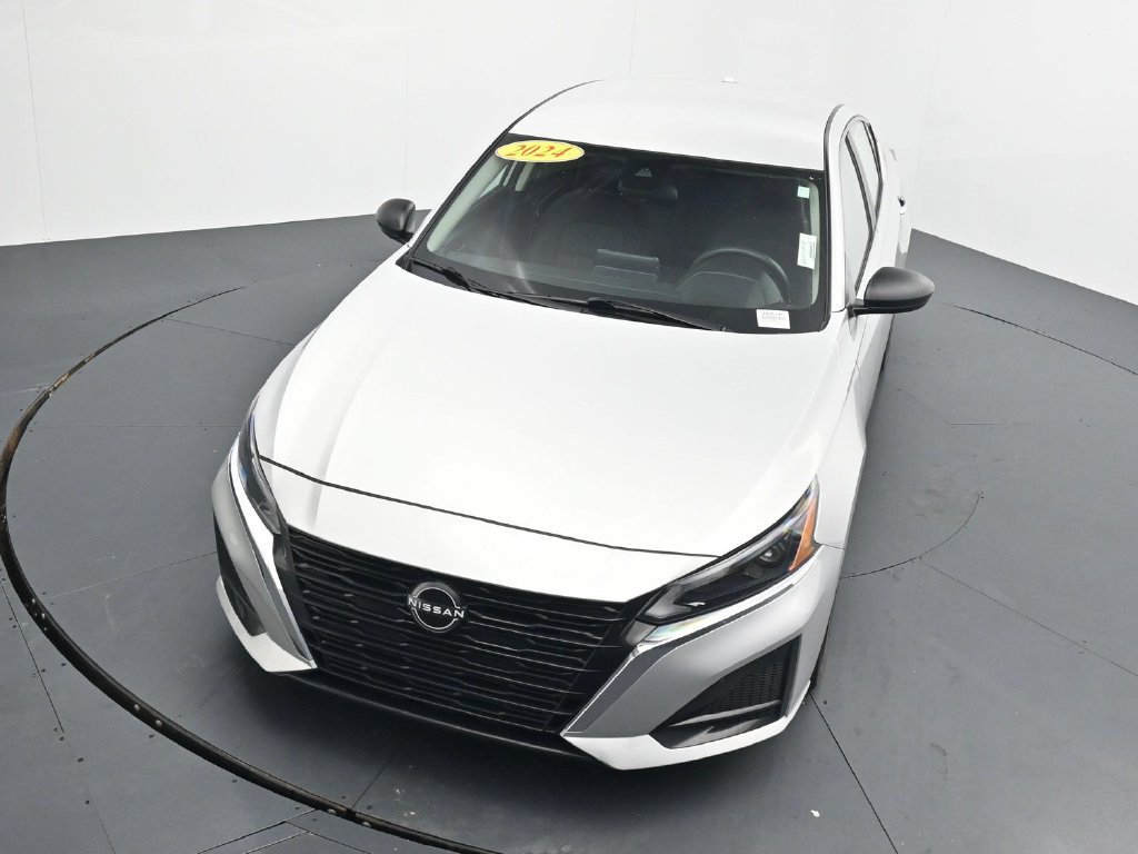 Used 2024 Nissan Altima 2.5 SV FWD image 11