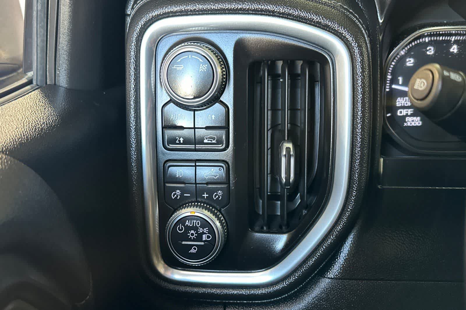 Used 2019 GMC Sierra 1500 SLT w/ Driver Alert Package I AWD/4WD image 31