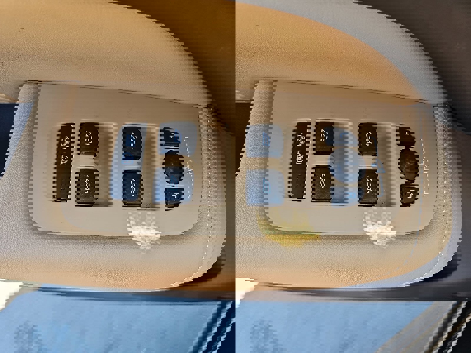 Used 2023 Volvo XC60 B5 Ultimate w/ Protection Package Premier FWD image 29