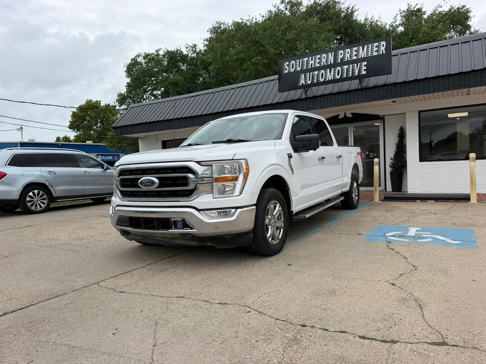 Used 2023 Ford F150 4x4 SuperCrew image 1