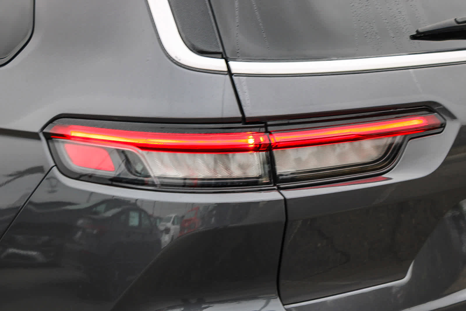Used 2025 Jeep Grand Cherokee L Laredo image 9