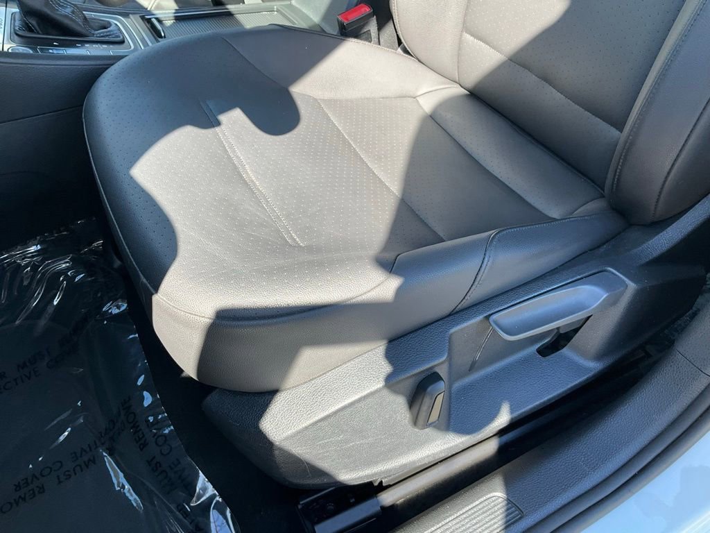 Used 2015 Volkswagen e-Golf SEL Premium image 15