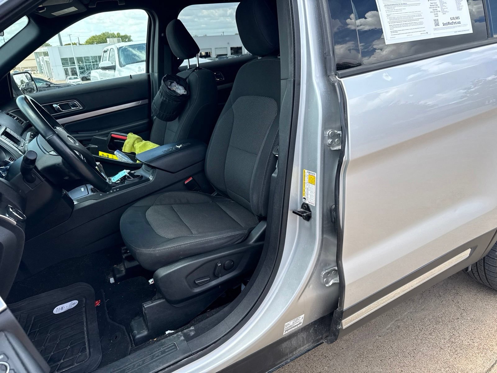 Used 2019 Ford Explorer XLT FWD image 11