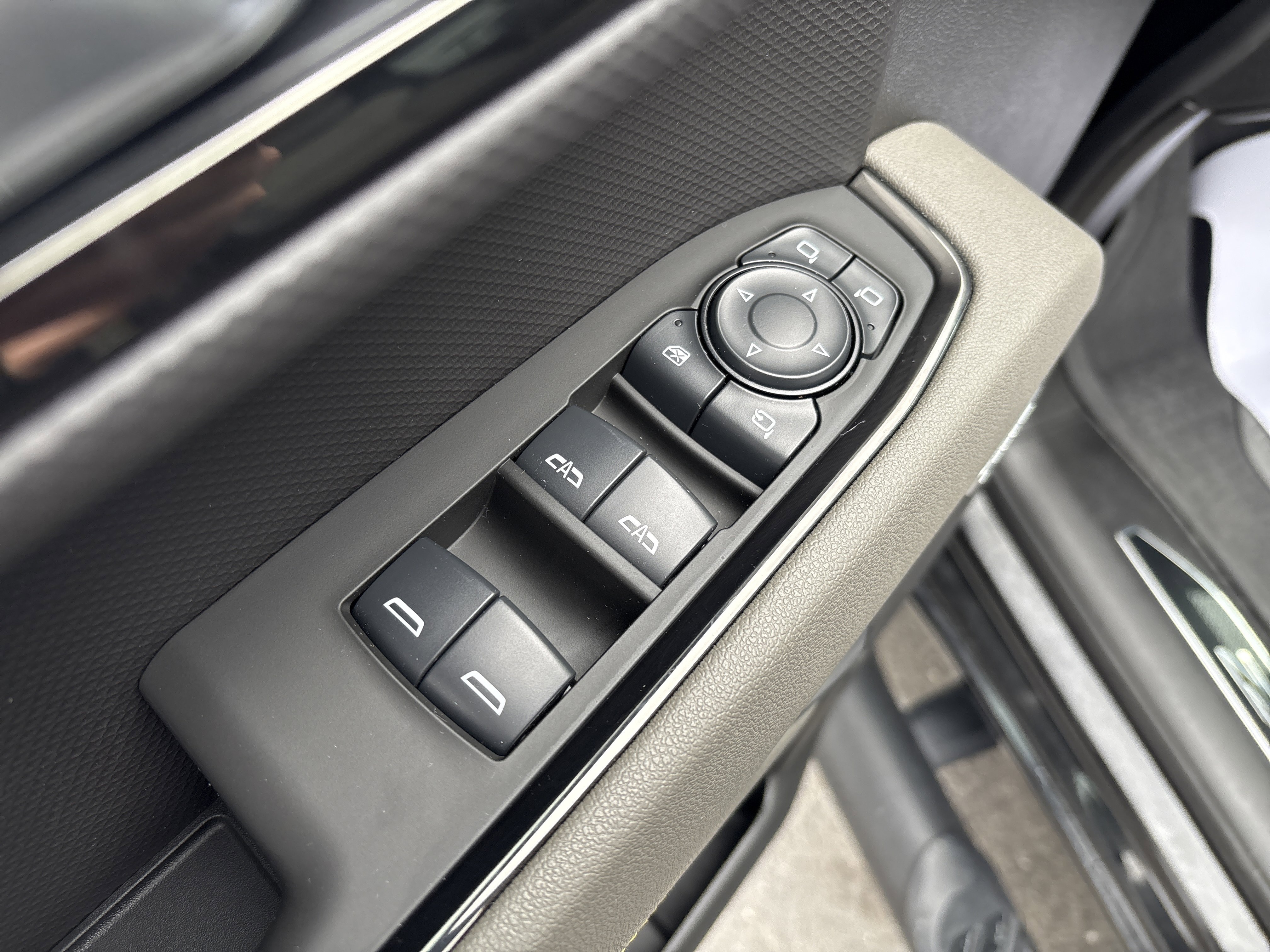 Used 2025 Chevrolet Silverado 1500 ZR2 w/ Technology Package image 16