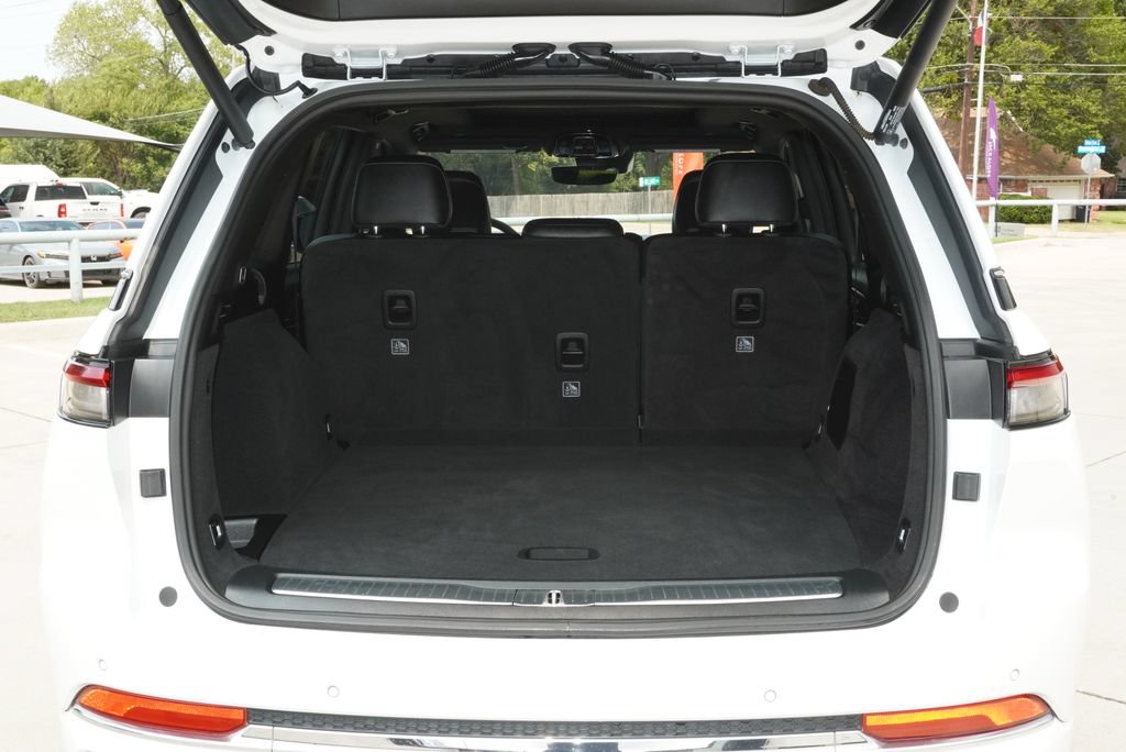 Used 2023 Jeep Grand Cherokee Overland RWD image 31