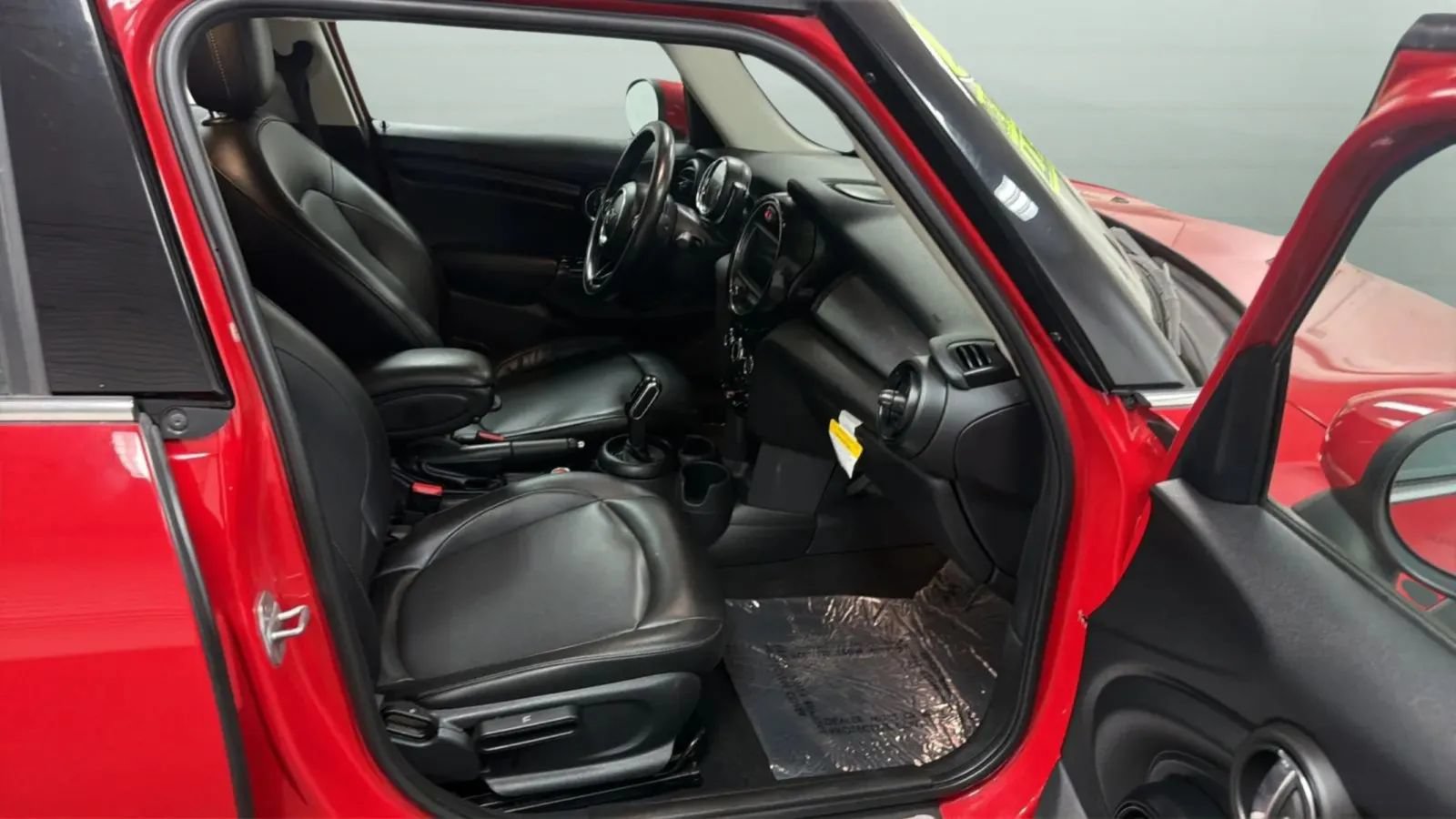 Used 2021 MINI Cooper 4-Door Hardtop FWD image 22