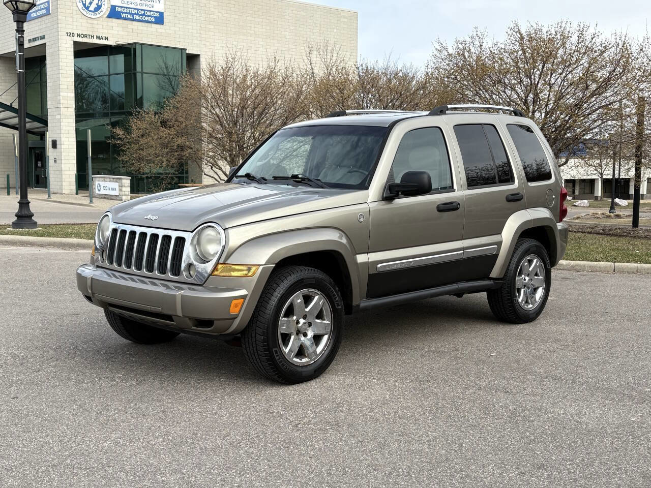 Used 2005 Jeep Liberty Limited image 3