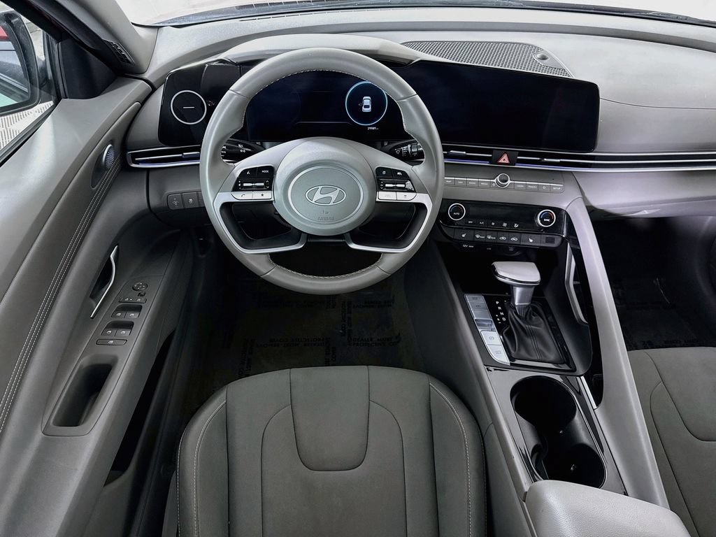 Certified 2025 Hyundai Elantra SEL FWD image 4