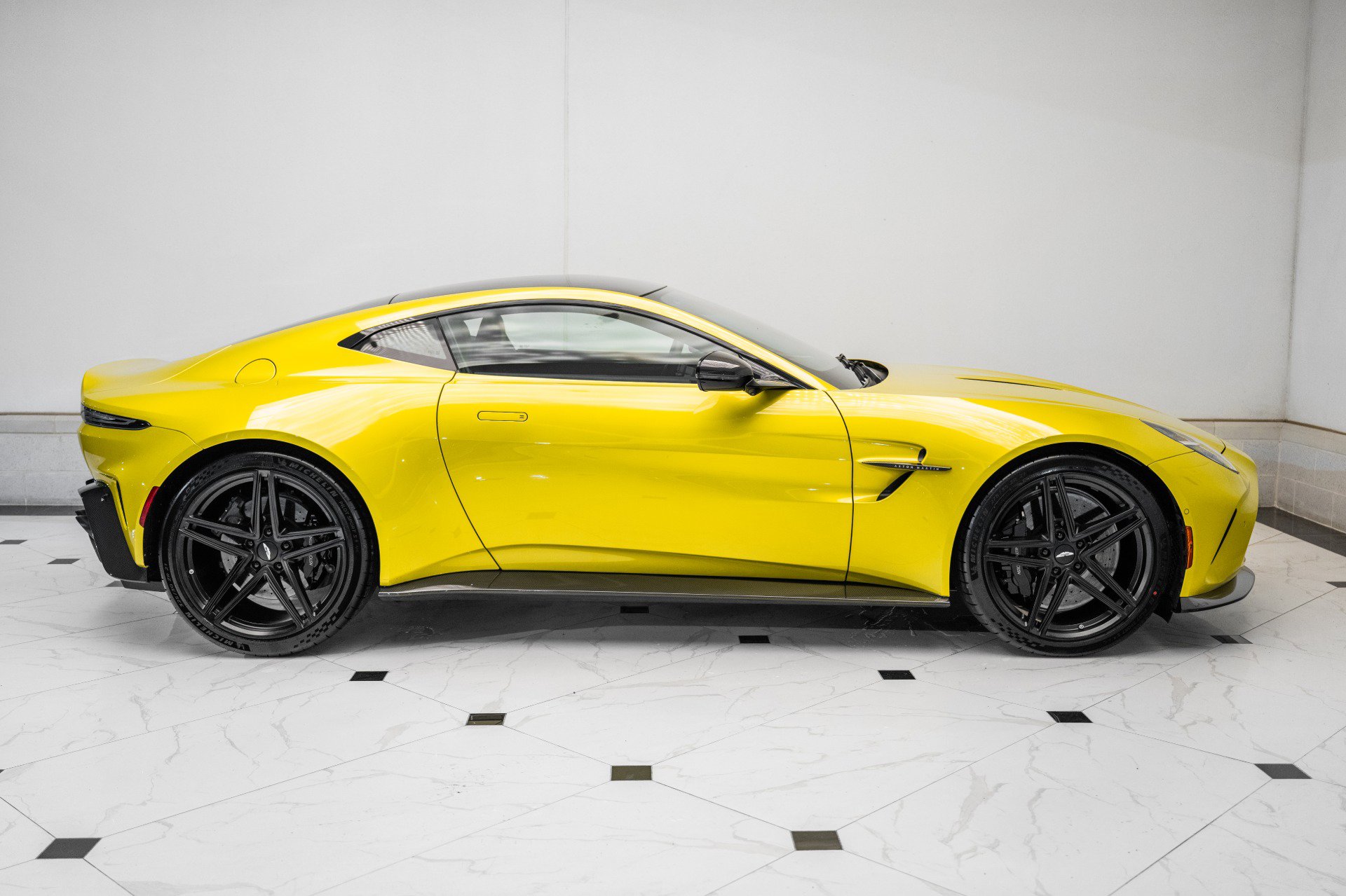 Used 2025 Aston Martin V8 Vantage Coupe image 43