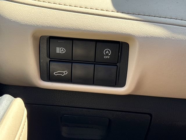 Used 2023 Toyota Highlander XLE AWD/4WD image 34