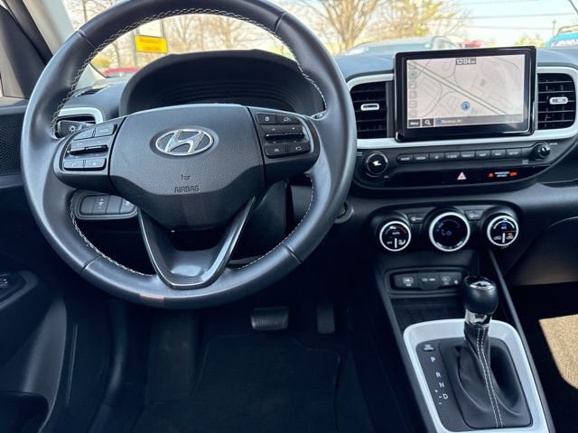 Used 2023 Hyundai Venue Limited image 22