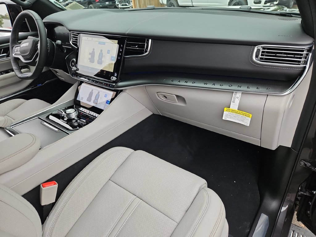 New 2026 Jeep Grand Wagoneer Summit w/ 8-Passenger Seating Package AWD/4WD image 17