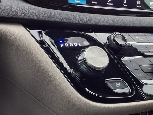 Used 2024 Chrysler Pacifica Touring-L image 14