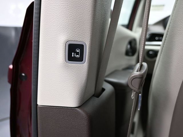 Used 2020 Chrysler Pacifica Touring-L w/ Tire & Wheel Group image 24