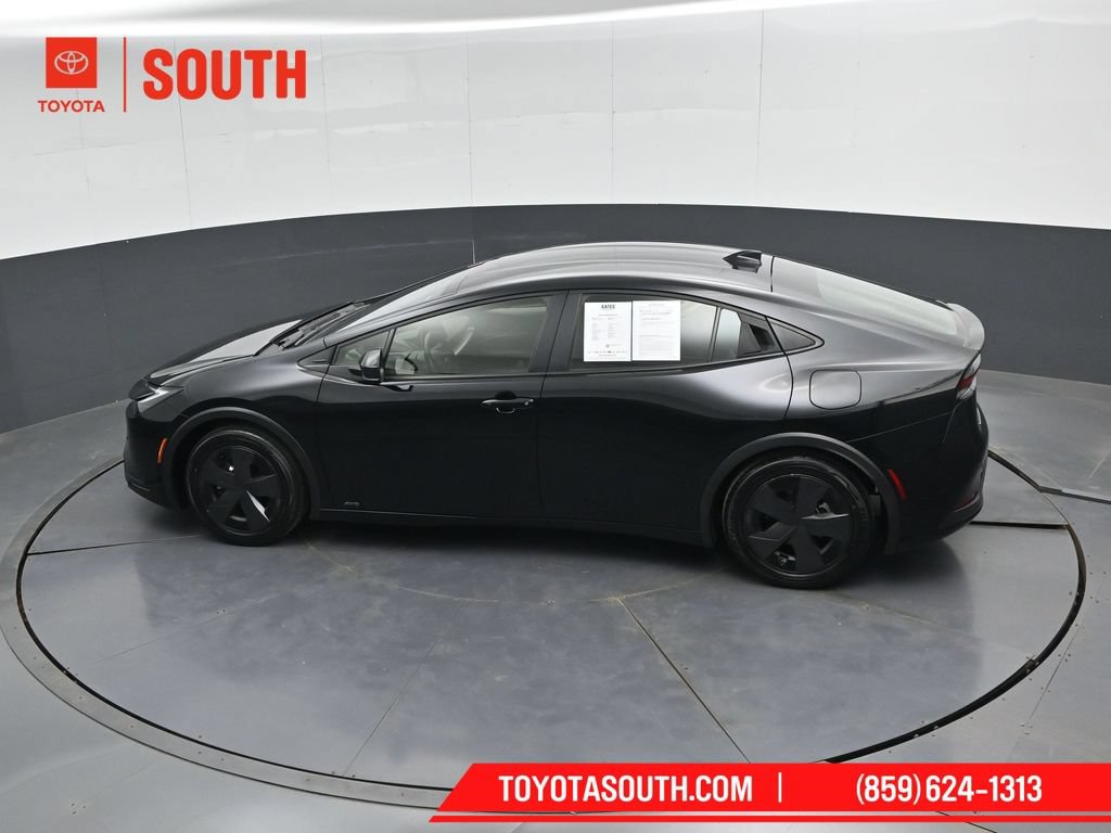 Used 2025 Toyota Prius LE AWD/4WD image 50