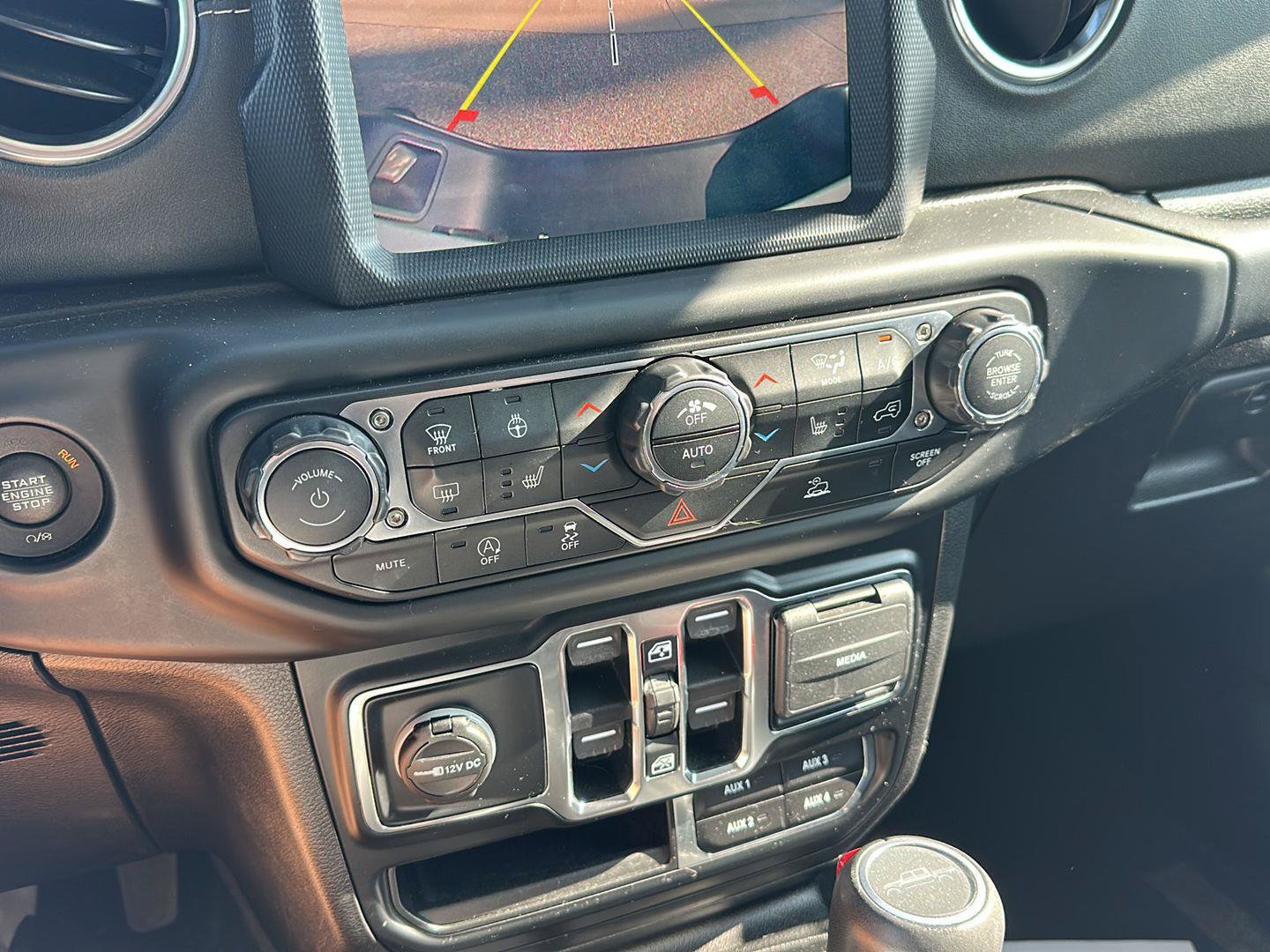 Used 2020 Jeep Gladiator Overland AWD/4WD image 18