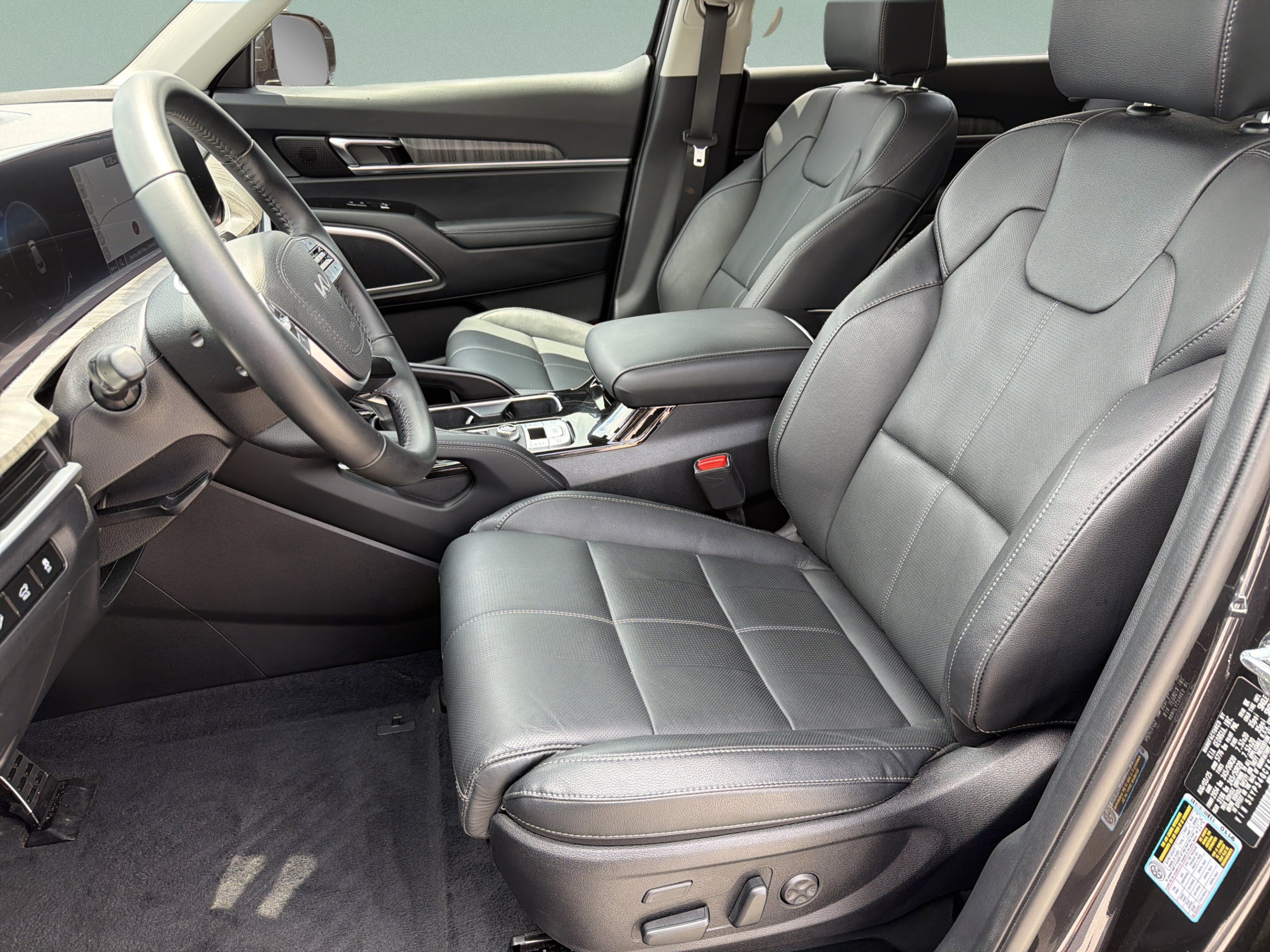 Used 2025 Kia Telluride SX w/ SX Captain's Chair Package FWD image 31