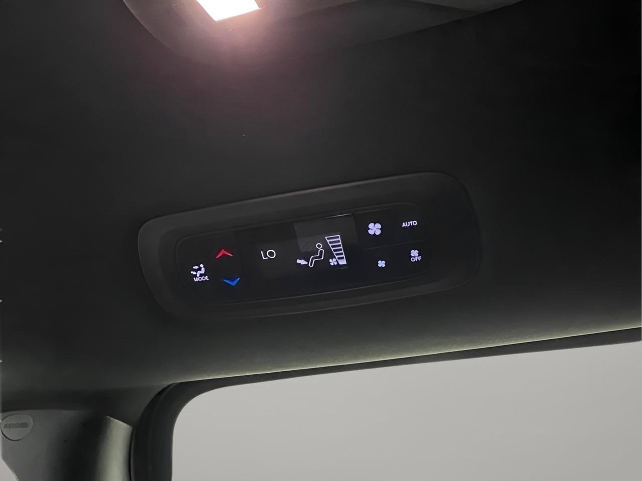 Used 2018 Chrysler Pacifica Touring Plus w/ S Appearance Package FWD image 11