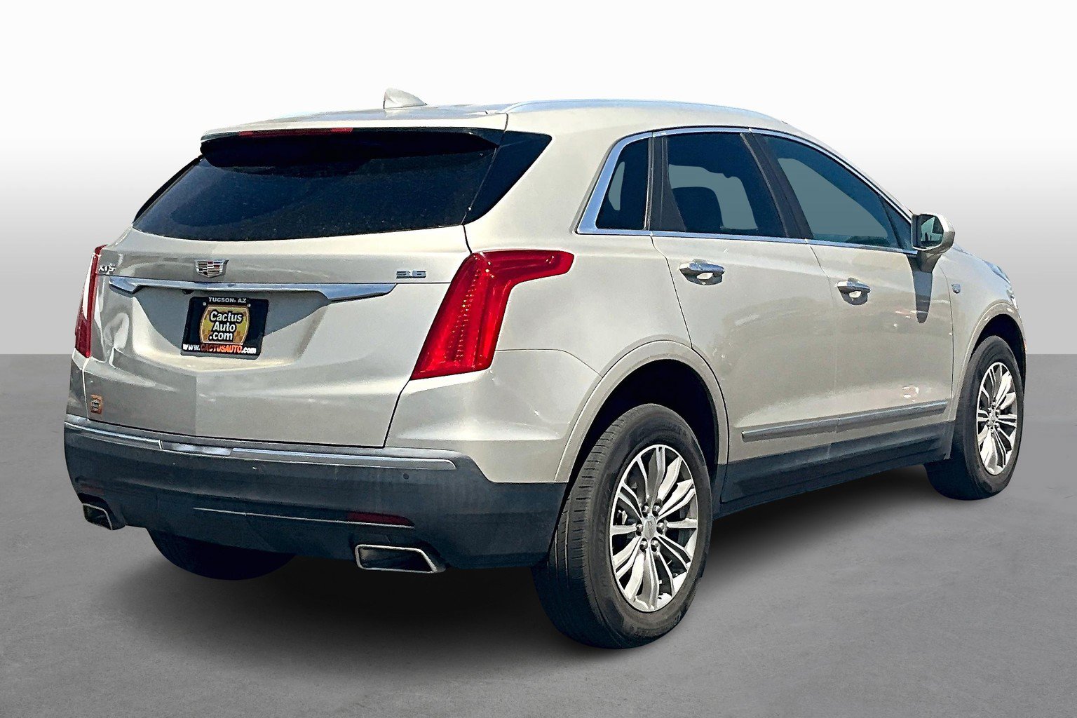 Used 2017 Cadillac XT5 Luxury w/ Driver Awareness Package FWD video 2
