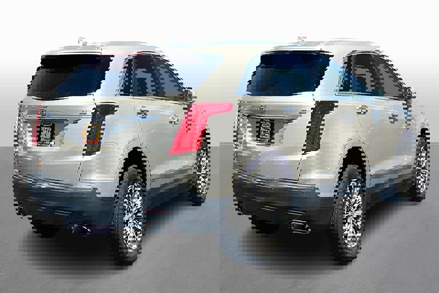 Used 2017 Cadillac XT5 Luxury w/ Driver Awareness Package image 2