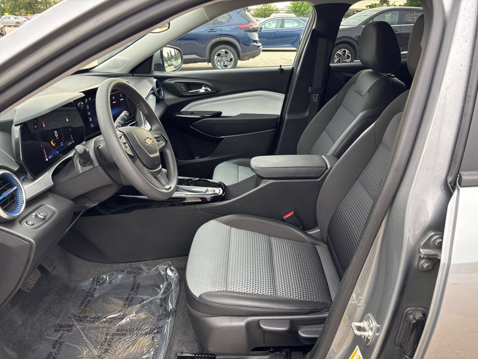 Used 2025 Chevrolet Trax LT FWD image 25