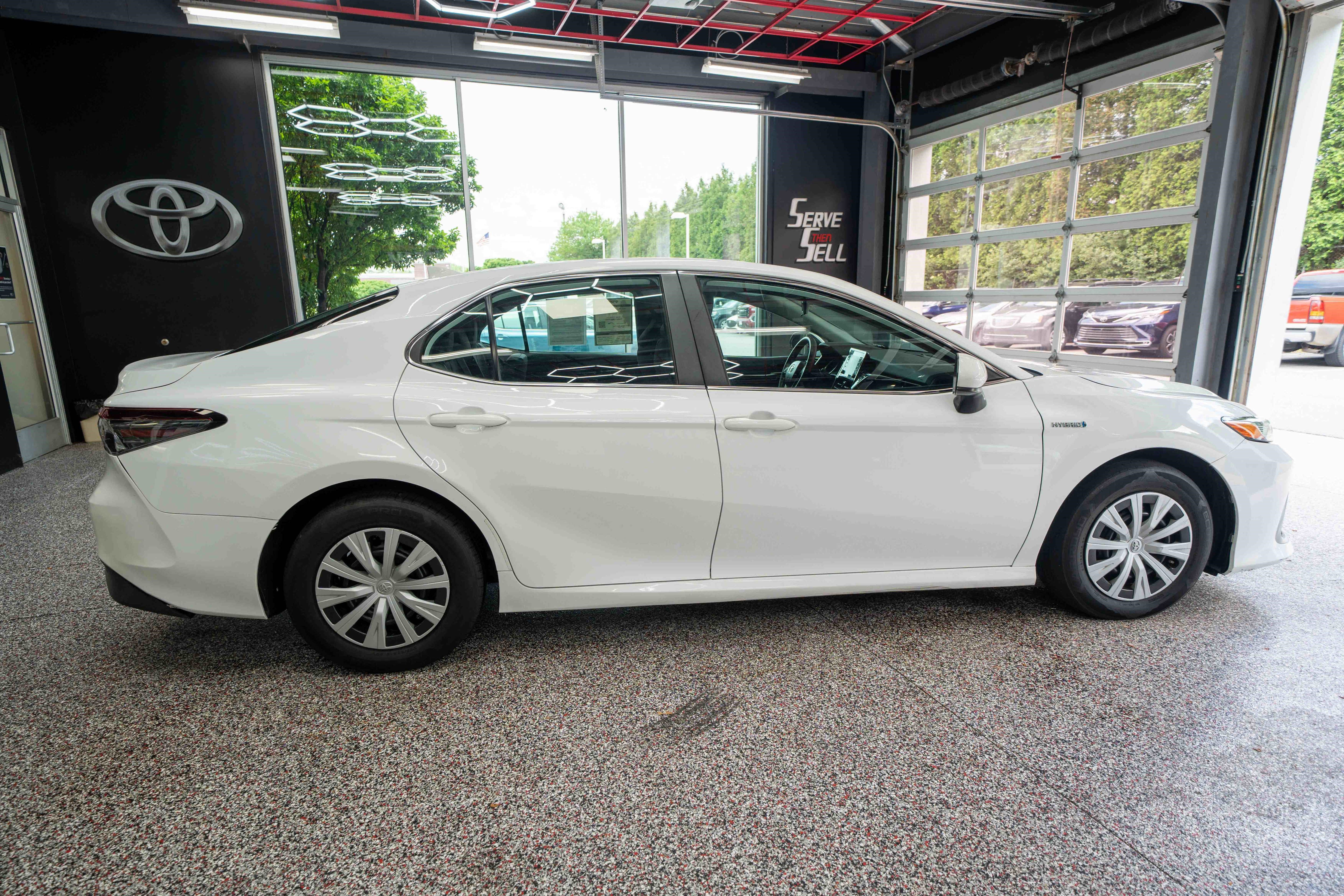 Used 2021 Toyota Camry LE FWD image 4