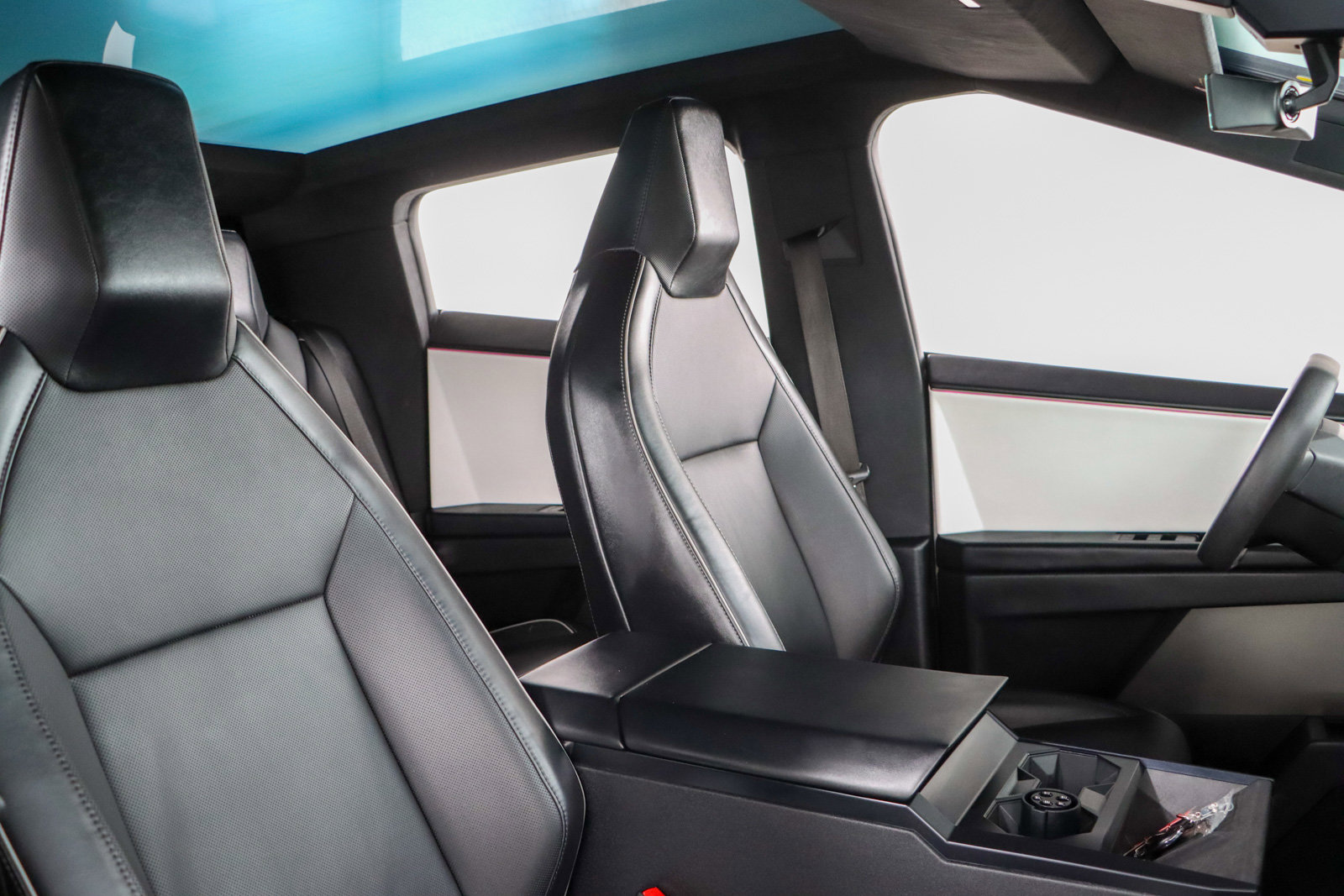 Used 2024 Tesla Cybertruck AWD Crew Cab image 24