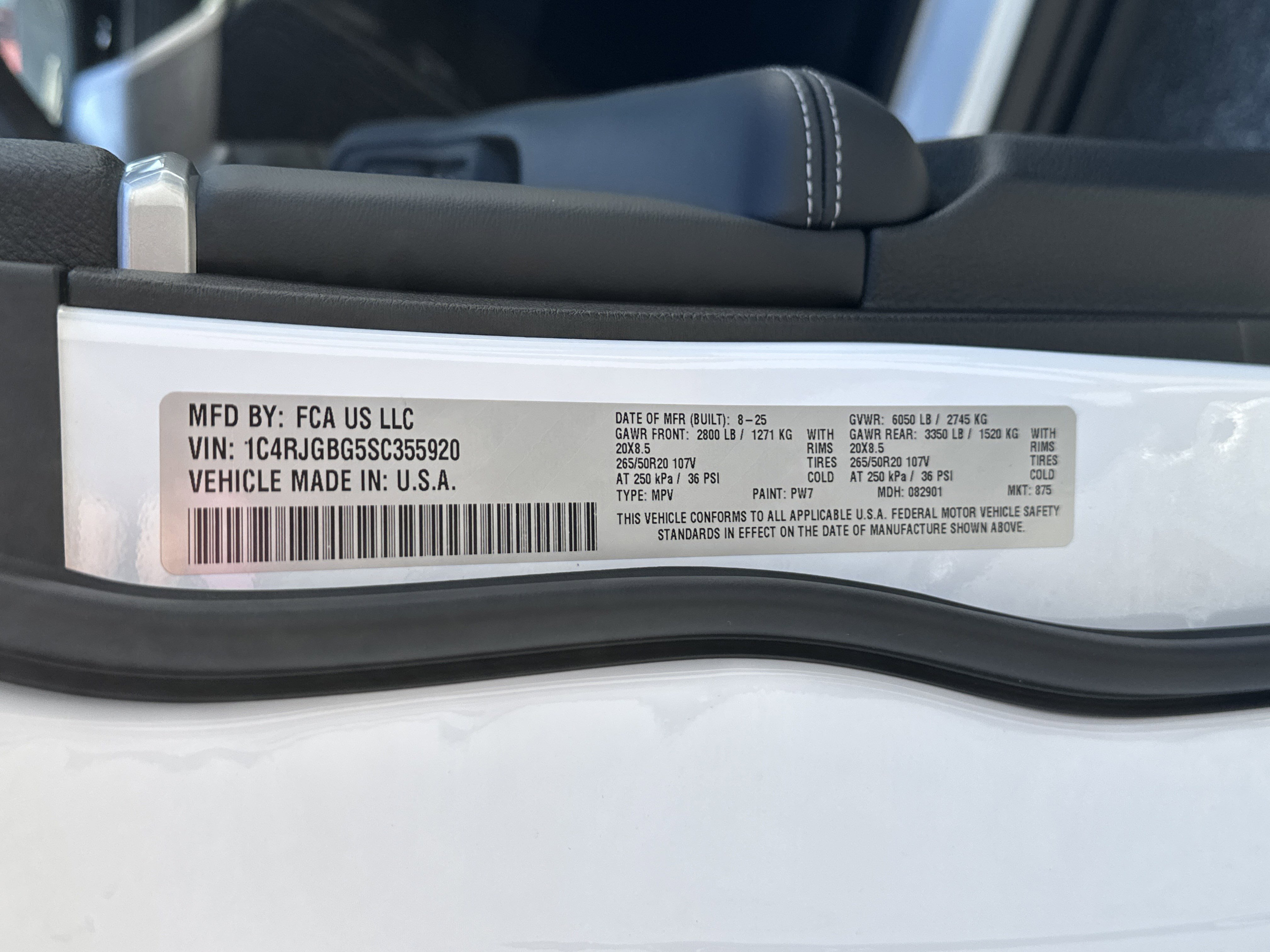 New 2025 Jeep Grand Cherokee Limited w/ Black Appearance Package image 39