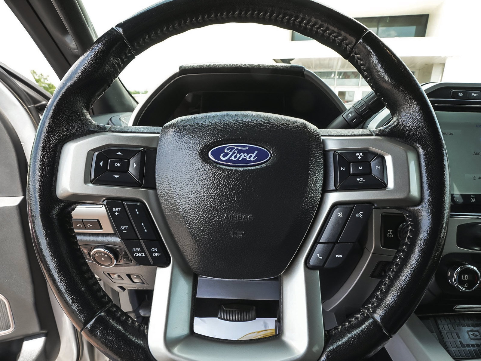 Used 2022 Ford F250 Lariat w/ Lariat Ultimate Package AWD/4WD image 18