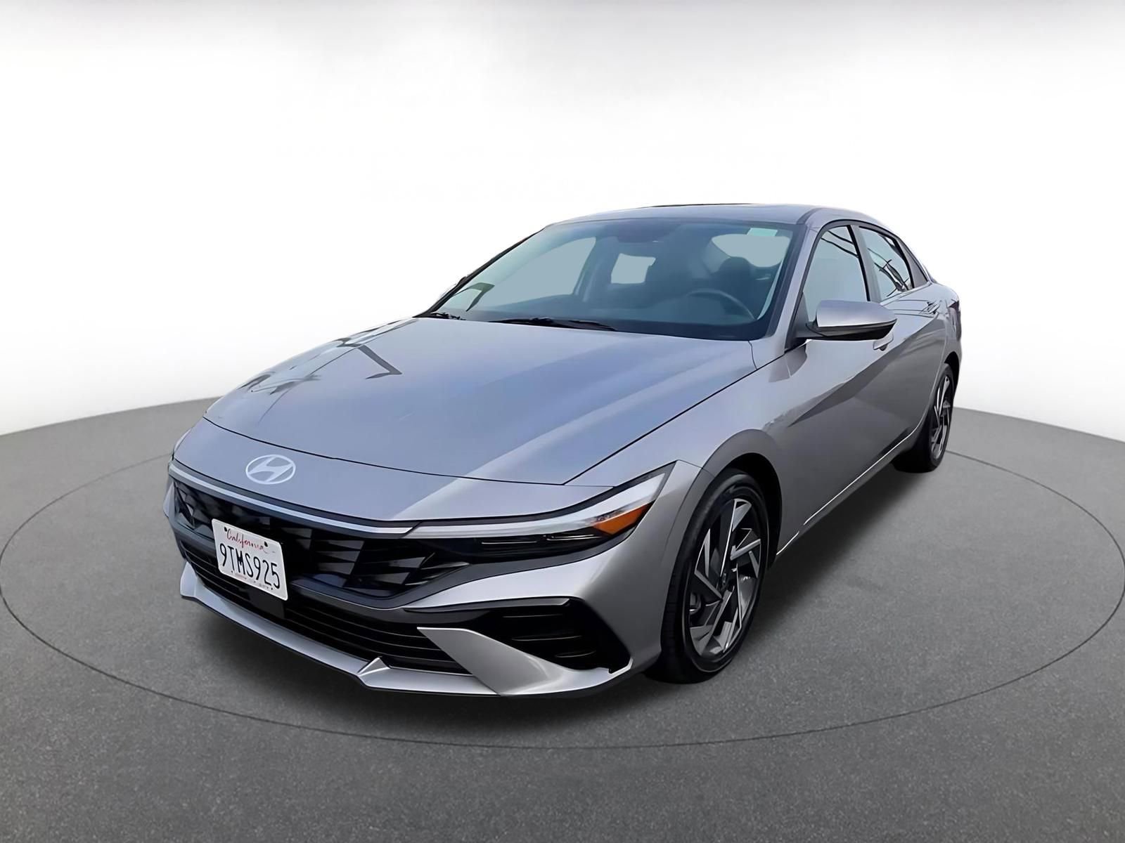 Used 2025 Hyundai Elantra Limited image 7