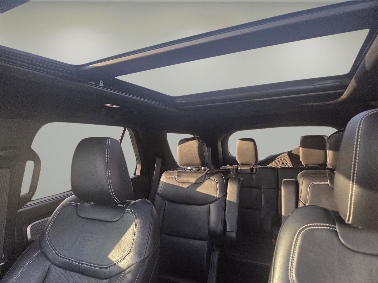 Used 2023 Ford Explorer ST w/ Equipment Group 401A image 3