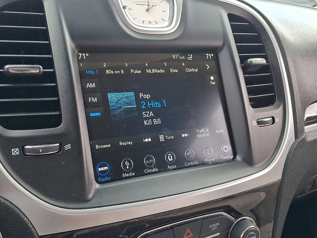 Used 2018 Chrysler 300 Limited image 27