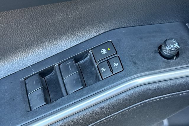 Used 2023 Toyota Highlander XLE FWD image 12