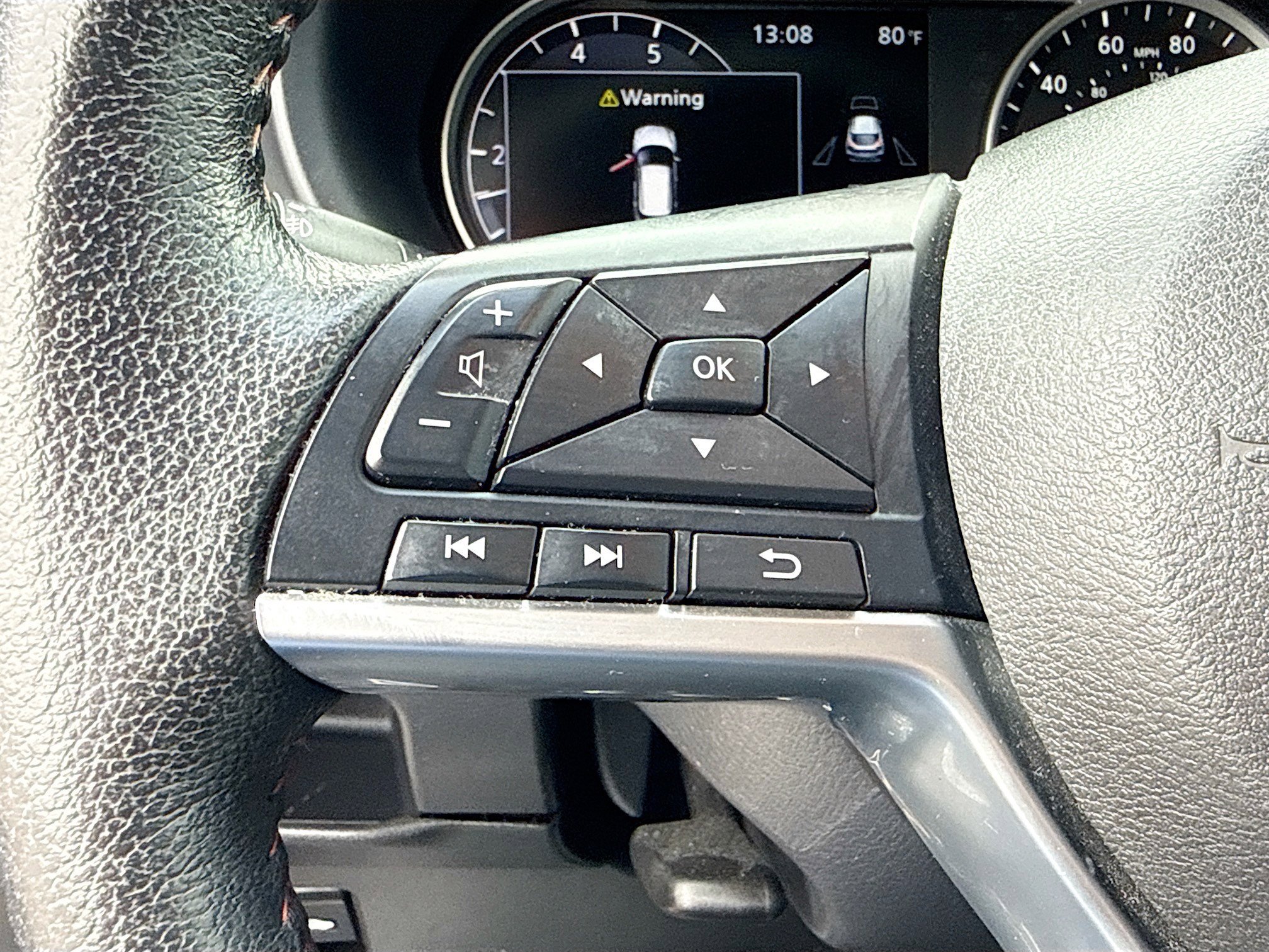 Used 2019 Nissan Kicks SR w/ SR Premium Package FWD image 35